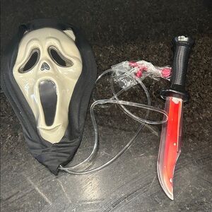 Scream Mask and Knife Spirit Halloween Black